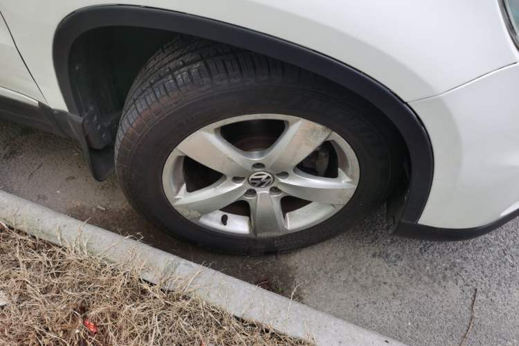Used Volkswagen Tiguan 2012 1.8TSI Automatic All-Wheel Drive Elite Edition Right Front Wheel Hub