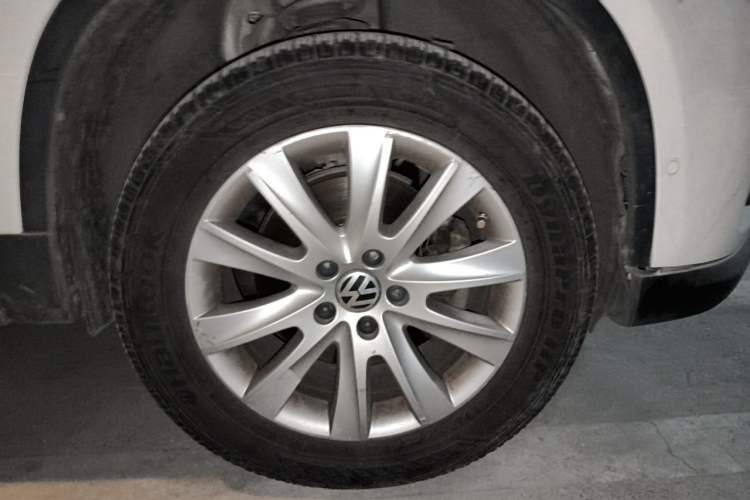 Used Volkswagen Tiguan 2012 2.0 TSI Automatic All-Wheel Drive Flagship Edition Right Front Wheel Hub