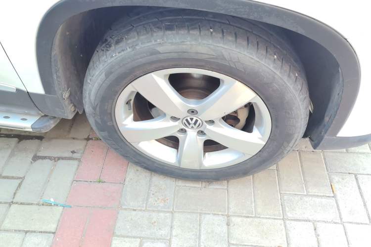Used Volkswagen Tiguan 2012 1.8TSI Automatic All-Wheel Drive Elite Edition Right Front Wheel Hub