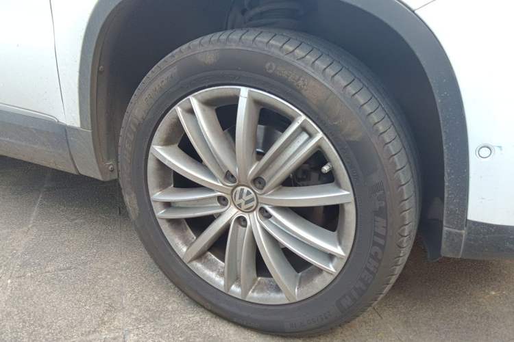 Used Volkswagen Tiguan 2012 2.0 TSI Comfort Edition Right Front Wheel Hub