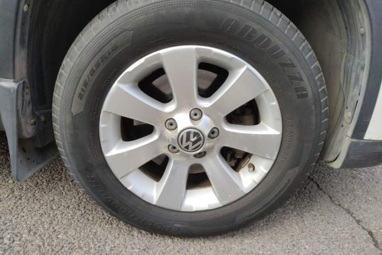 Used Volkswagen Tiguan 2012 1.4TSI Manual Two-Wheel-Drive Urban Edition Right Front Wheel Hub