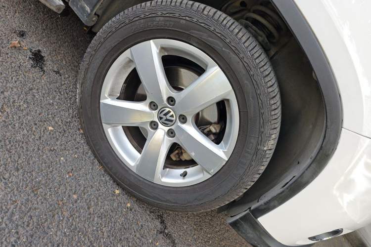 Used Volkswagen Tiguan 2012 2.0 TSI Automatic All-Wheel Drive Elite Edition Right Front Wheel Hub