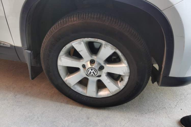 Used Volkswagen Tiguan 2012 1.4TSI Manual Two-Wheel-Drive Urban Edition Right Front Wheel Hub
