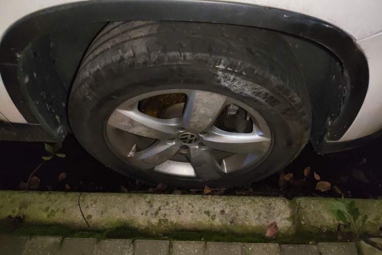 Used Volkswagen Tiguan 2012 1.8TSI Automatic All-Wheel Drive Elite Edition Right Front Wheel Hub