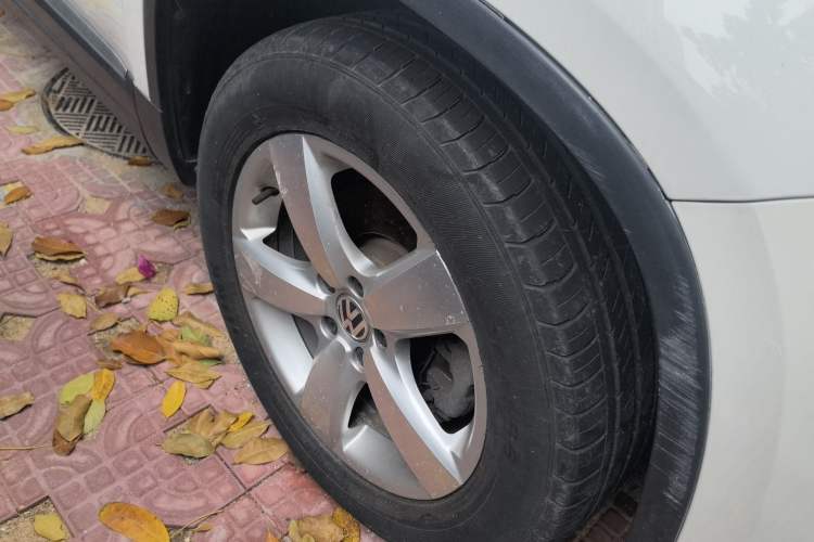 Used Volkswagen Tiguan 2012 1.8TSI Automatic All-Wheel Drive Elite Edition Right Front Wheel Hub