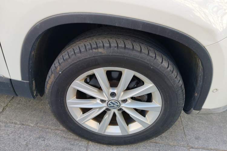 Used Volkswagen Tiguan 2012 2.0 TSI Comfort Edition Right Front Wheel Hub