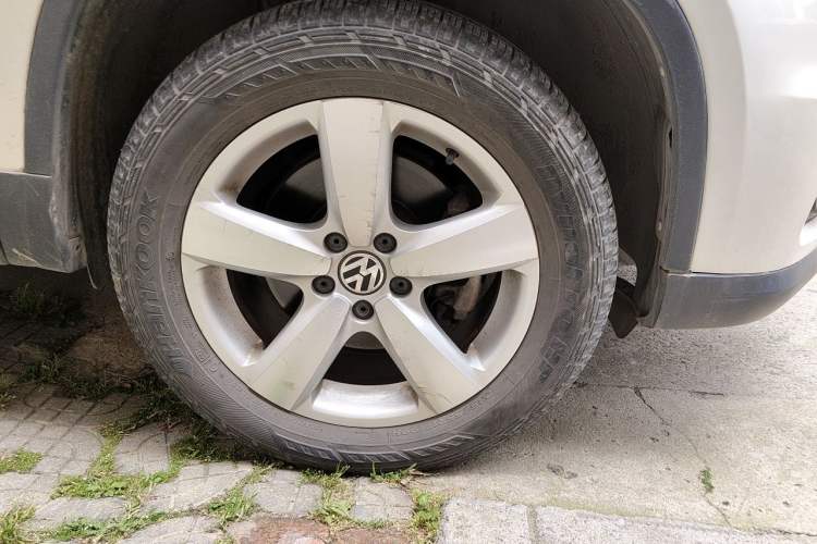Used Volkswagen Tiguan 2012 1.8TSI Automatic All-Wheel Drive Elite Edition Right Front Wheel Hub