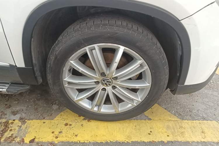 Used Volkswagen Tiguan 2012 1.8TSI Automatic All-Wheel Drive Elite Edition Right Front Wheel Hub