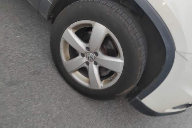 Used Volkswagen Tiguan 2012 1.8TSI Automatic Two-Wheel Drive Elite Edition Right Front Wheel Hub