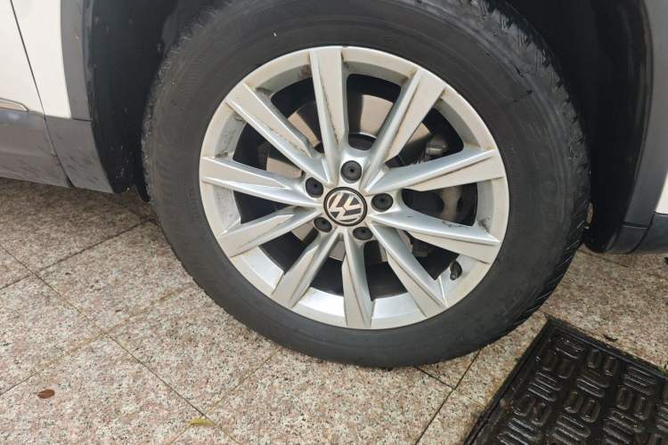 Used Volkswagen Tiguan 2012 2.0 TSI Comfort Edition Right Front Wheel Hub