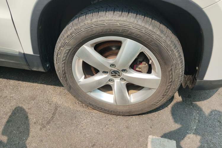 Used Volkswagen Tiguan 2012 1.8TSI Automatic All-Wheel Drive Elite Edition Right Front Wheel Hub