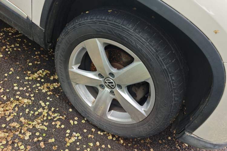 Used Volkswagen Tiguan 2012 1.8TSI Automatic All-Wheel Drive Elite Edition Right Front Wheel Hub