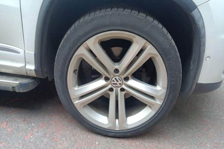 Used Volkswagen Tiguan 2012 2.0 TSI Comfort Edition Right Front Wheel Hub