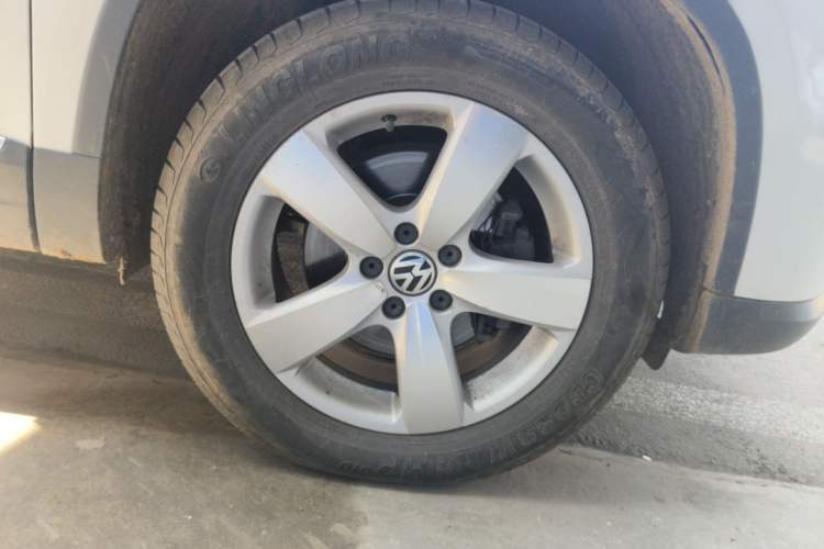 Used Volkswagen Tiguan 2012 1.8TSI Automatic All-Wheel Drive Elite Edition Right Front Wheel Hub