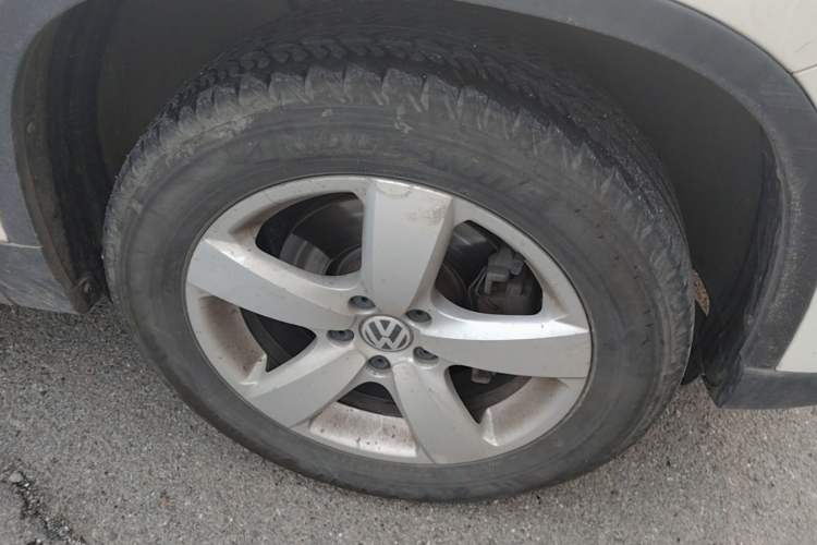 Used Volkswagen Tiguan 2012 1.8TSI Automatic All-Wheel Drive Elite Edition Right Front Wheel Hub
