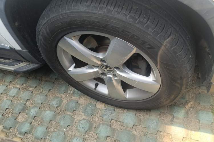Used Volkswagen Tiguan 2012 1.8TSI Automatic All-Wheel Drive Elite Edition Right Front Wheel Hub