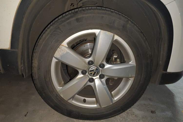 Used Volkswagen Tiguan 2012 1.8TSI Automatic All-Wheel Drive Elite Edition Right Front Wheel Hub