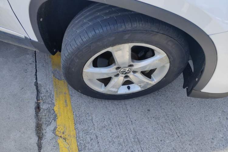 Used Volkswagen Tiguan 2012 1.8TSI Automatic All-Wheel Drive Elite Edition Right Front Wheel Hub