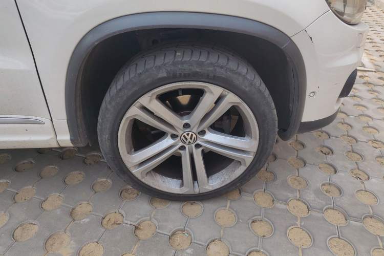 Used Volkswagen Tiguan 2012 2.0 TSI Luxury Edition Right Front Wheel Hub