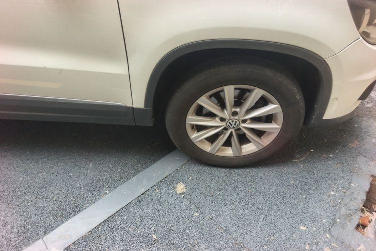 Used Volkswagen Tiguan 2012 2.0 TSI Comfort Edition Right Front Wheel Hub