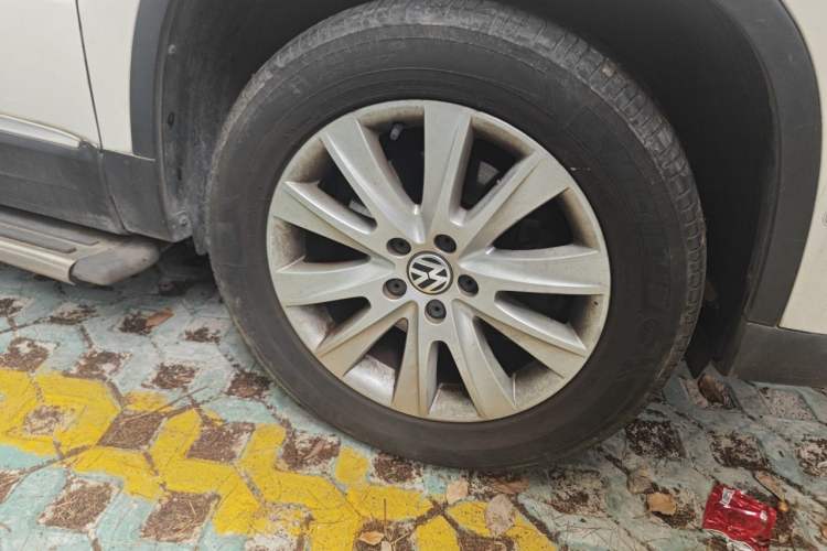 Used Volkswagen Tiguan 2012 2.0 TSI Automatic All-Wheel Drive Flagship Edition Right Front Wheel Hub