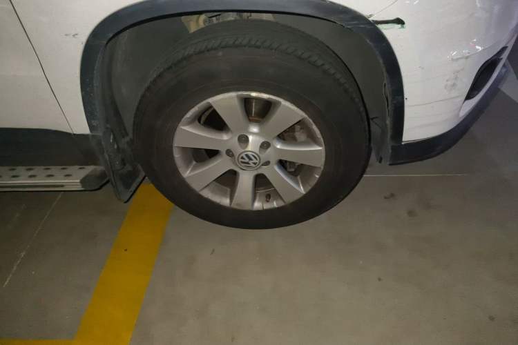 Used Volkswagen Tiguan 2012 1.8TSI Automatic Two-Wheel Drive Trend Edition Right Front Wheel Hub