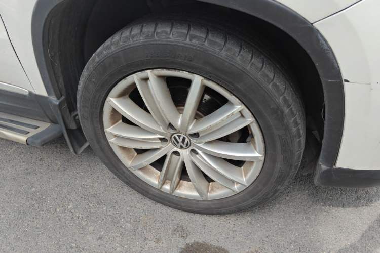 Used Volkswagen Tiguan 2012 2.0 TSI Automatic All-Wheel Drive Elite Edition Right Front Wheel Hub