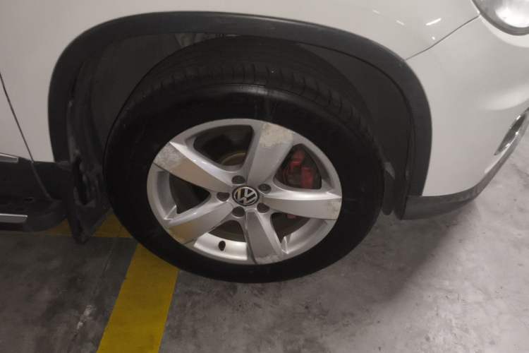Used Volkswagen Tiguan 2012 1.8TSI Automatic Two-Wheel Drive Elite Edition Right Front Wheel Hub