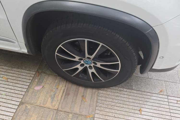 Used Volkswagen Tiguan 2012 2.0 TSI Luxury Edition Right Front Wheel Hub