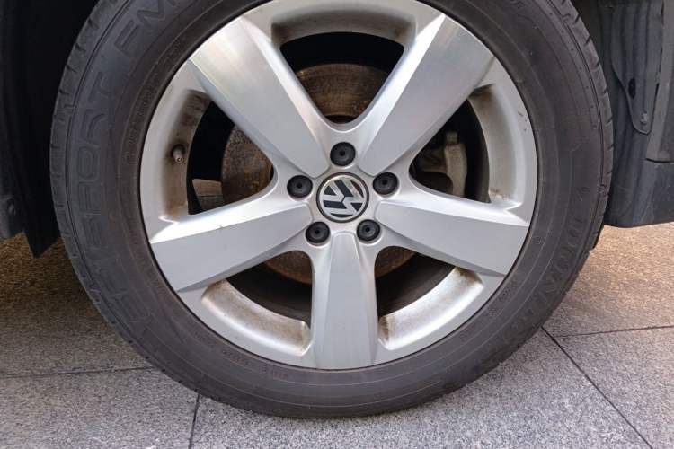 Used Volkswagen Tiguan 2012 1.8TSI Automatic Two-Wheel Drive Elite Edition Right Front Wheel Hub