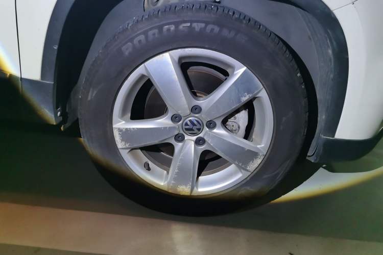 Used Volkswagen Tiguan 2012 1.8TSI Automatic All-Wheel Drive Elite Edition Right Front Wheel Hub