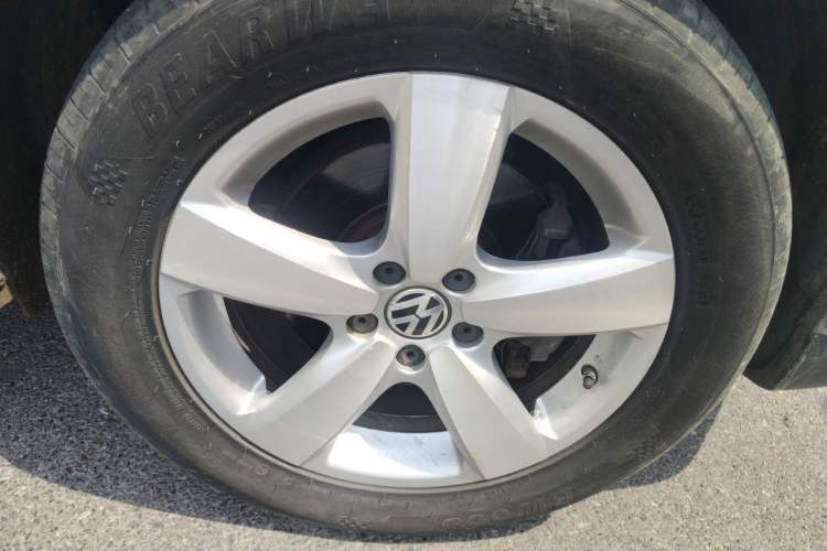 Used Volkswagen Tiguan 2012 1.8TSI Automatic All-Wheel Drive Elite Edition Right Front Wheel Hub