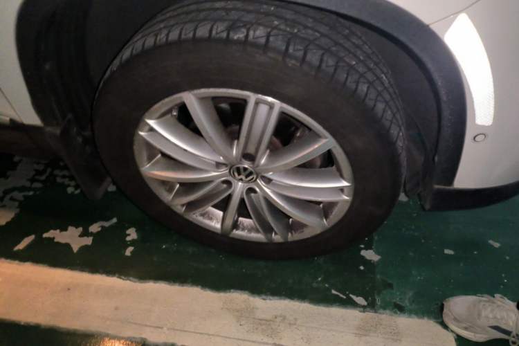 Used Volkswagen Tiguan 2012 2.0 TSI Automatic All-Wheel Drive Flagship Edition Right Front Wheel Hub
