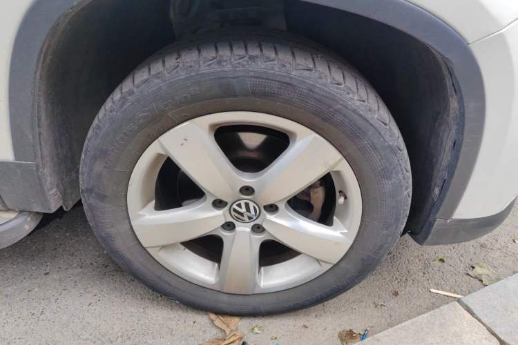 Used Volkswagen Tiguan 2012 1.8TSI Automatic All-Wheel Drive Elite Edition Right Front Wheel Hub
