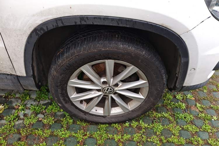 Used Volkswagen Tiguan 2012 2.0 TSI Comfort Edition Right Front Wheel Hub