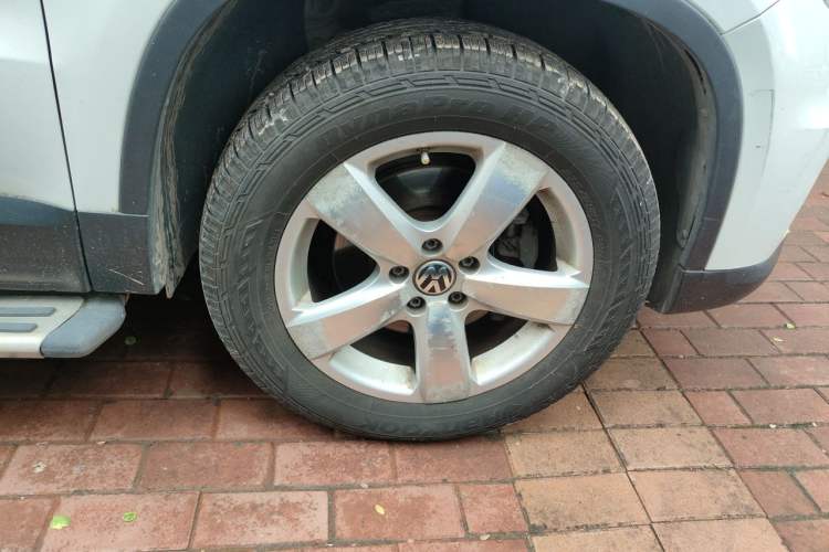 Used Volkswagen Tiguan 2012 1.8TSI Manual Two-Wheel Drive Enjoyment Edition Right Front Wheel Hub