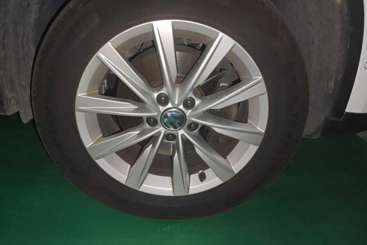 Used Volkswagen Tiguan 2012 2.0 TSI Comfort Edition Right Front Wheel Hub