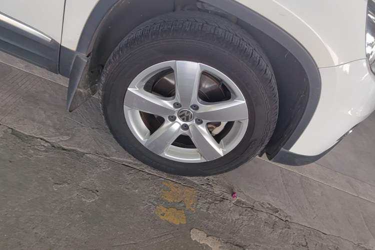 Used Volkswagen Tiguan 2012 1.8TSI Automatic All-Wheel Drive Elite Edition Right Front Wheel Hub