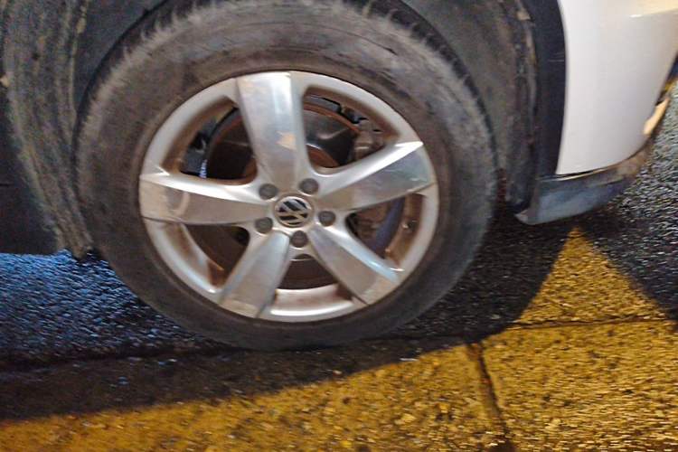 Used Volkswagen Tiguan 2012 1.8TSI Automatic Two-Wheel Drive Elite Edition Right Front Wheel Hub