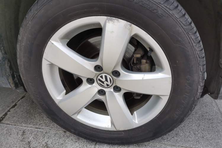 Used Volkswagen Tiguan 2012 1.8TSI Automatic All-Wheel Drive Elite Edition Right Front Wheel Hub