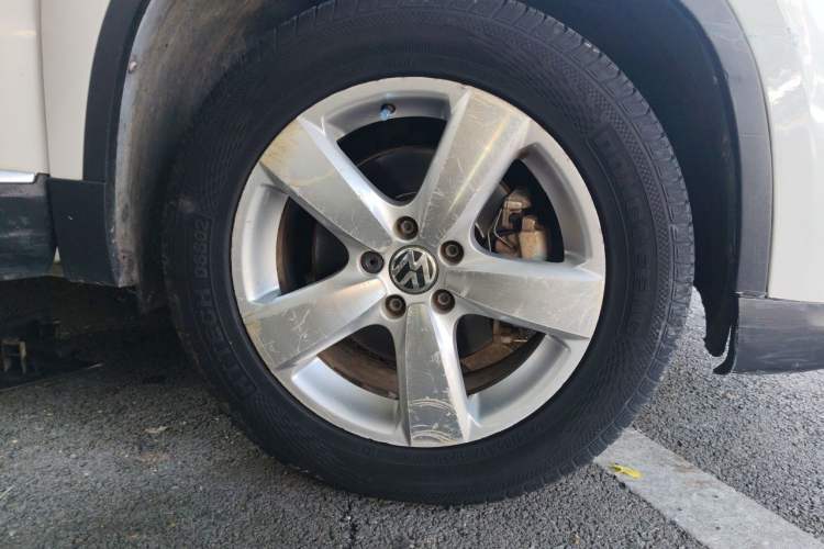Used Volkswagen Tiguan 2012 1.8TSI Automatic All-Wheel Drive Elite Edition Right Front Wheel Hub
