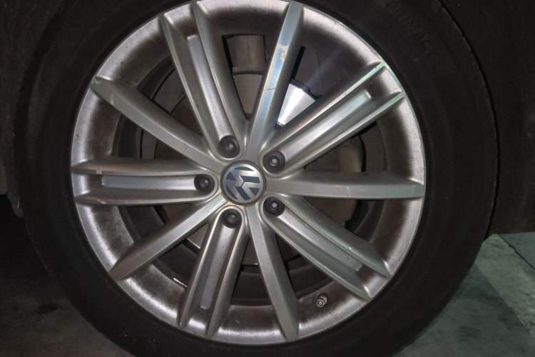 Used Volkswagen Tiguan 2012 2.0 TSI Comfort Edition Right Front Wheel Hub