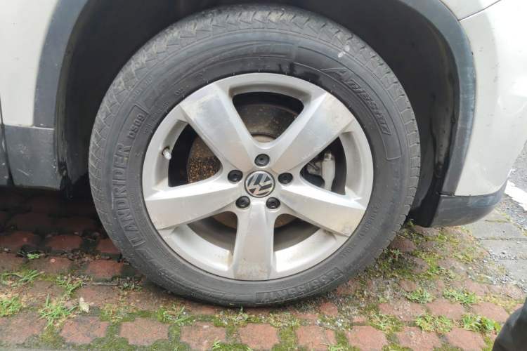 Used Volkswagen Tiguan 2012 1.8TSI Automatic All-Wheel Drive Elite Edition Right Front Wheel Hub