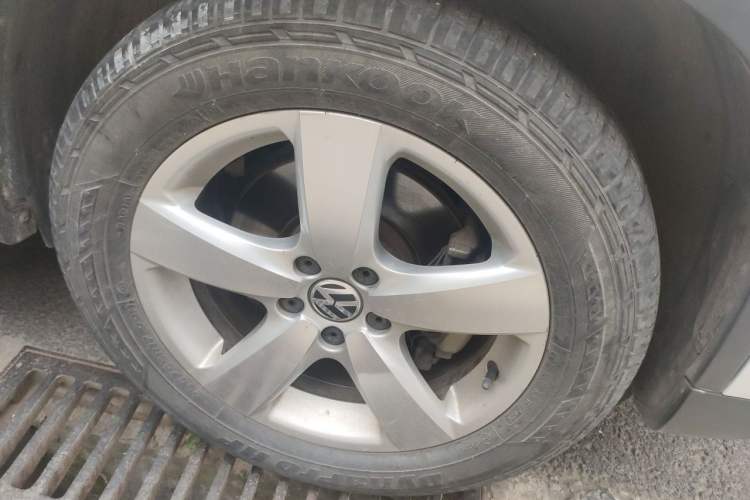 Used Volkswagen Tiguan 2012 1.8TSI Automatic All-Wheel Drive Elite Edition Right Front Wheel Hub