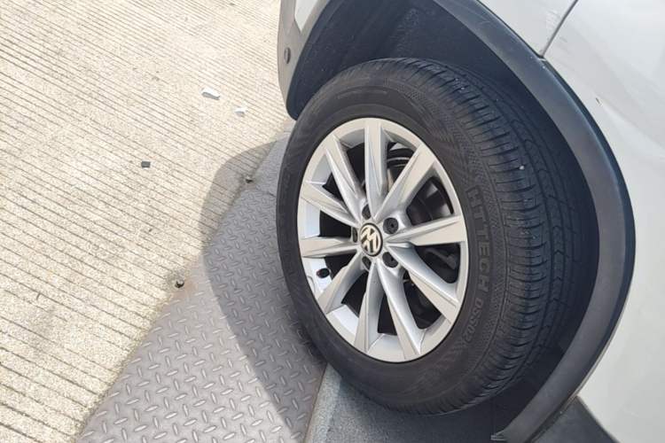 Used Volkswagen Tiguan 2012 2.0 TSI Comfort Edition Right Rear Wheel Hub