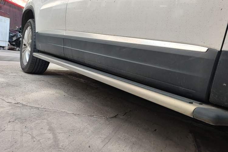 Used Volkswagen Tiguan 2012 2.0 TSI Automatic All-Wheel Drive Flagship Edition Right Side Sill