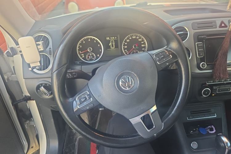 Used Volkswagen Tiguan 2012 2.0 TSI Automatic All-Wheel Drive Elite Edition Steering Wheel