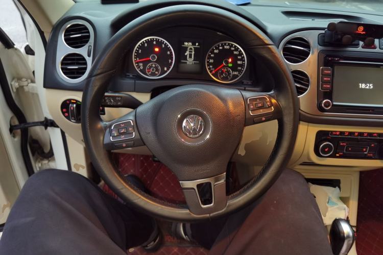 Used Volkswagen Tiguan 2012 2.0 TSI Automatic All-Wheel Drive Flagship Edition Steering Wheel
