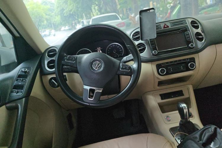 Used Volkswagen Tiguan 2012 2.0 TSI Automatic All-Wheel Drive Flagship Edition Steering Wheel