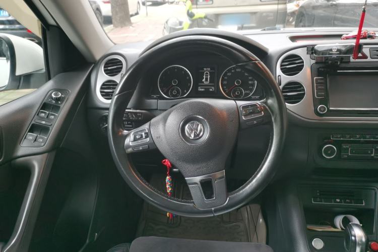 Used Volkswagen Tiguan 2012 2.0 TSI Automatic All-Wheel Drive Flagship Edition Steering Wheel